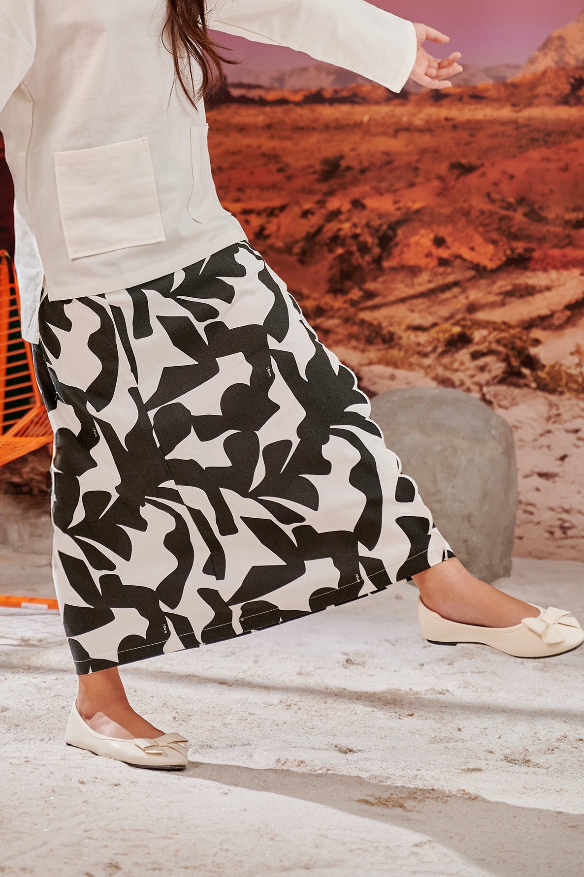 The Oasis Girl Classic Skirt with Scallop Embroidery Shadow Print - Umbi