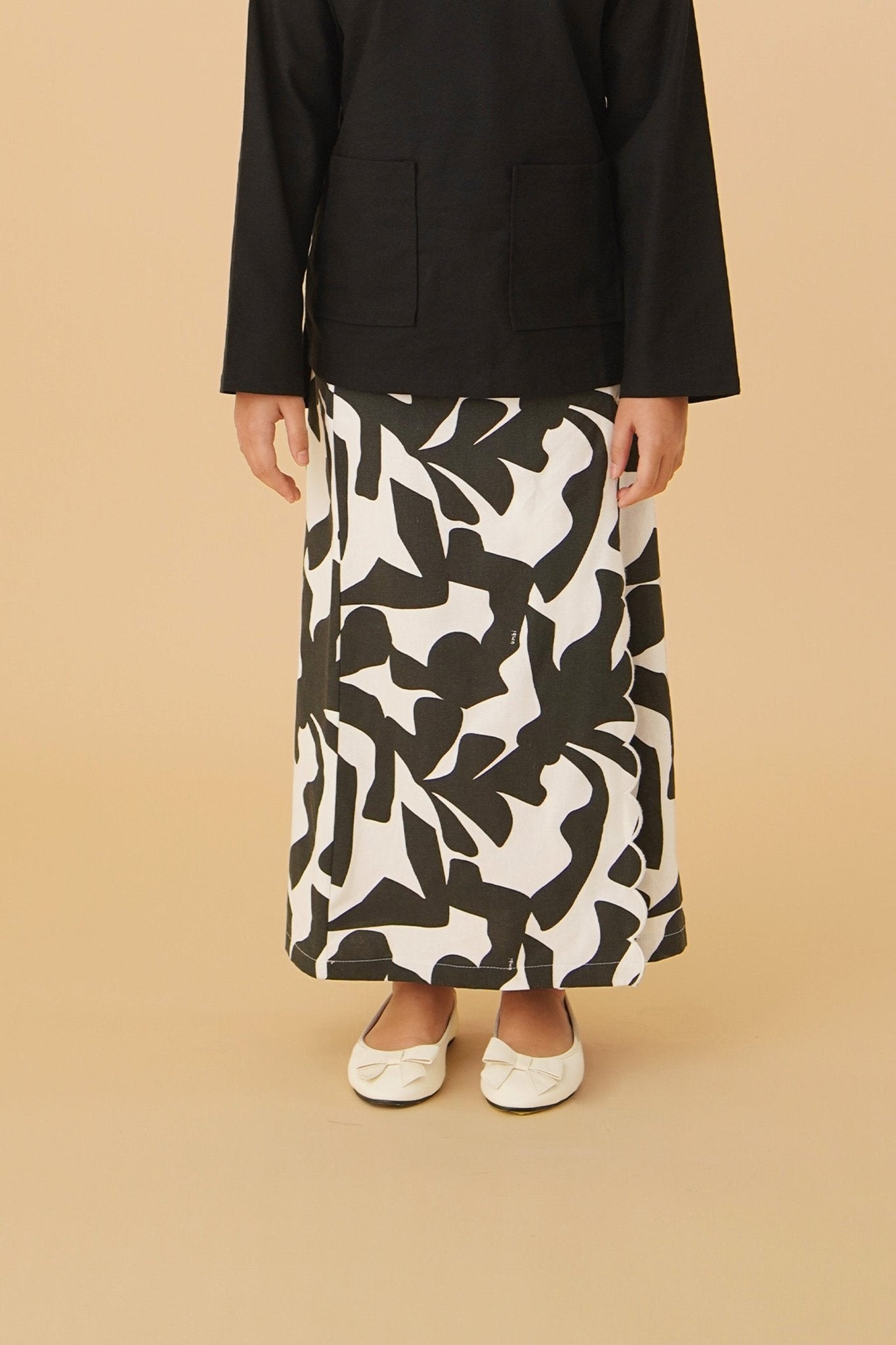 The Oasis Girl Classic Skirt with Scallop Embroidery Shadow Print - Umbi