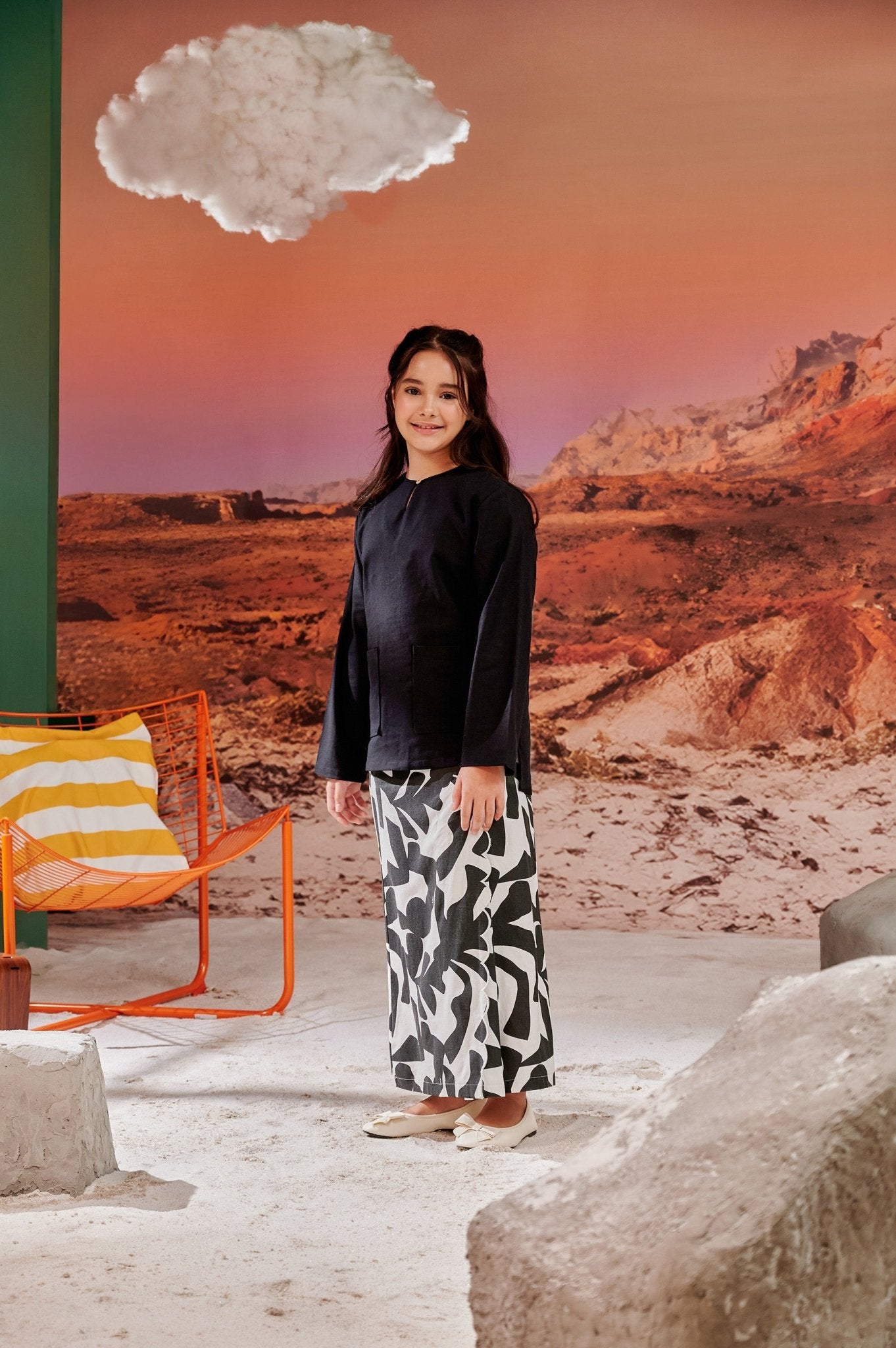 The Oasis Girl Kurung Top Black - Umbi