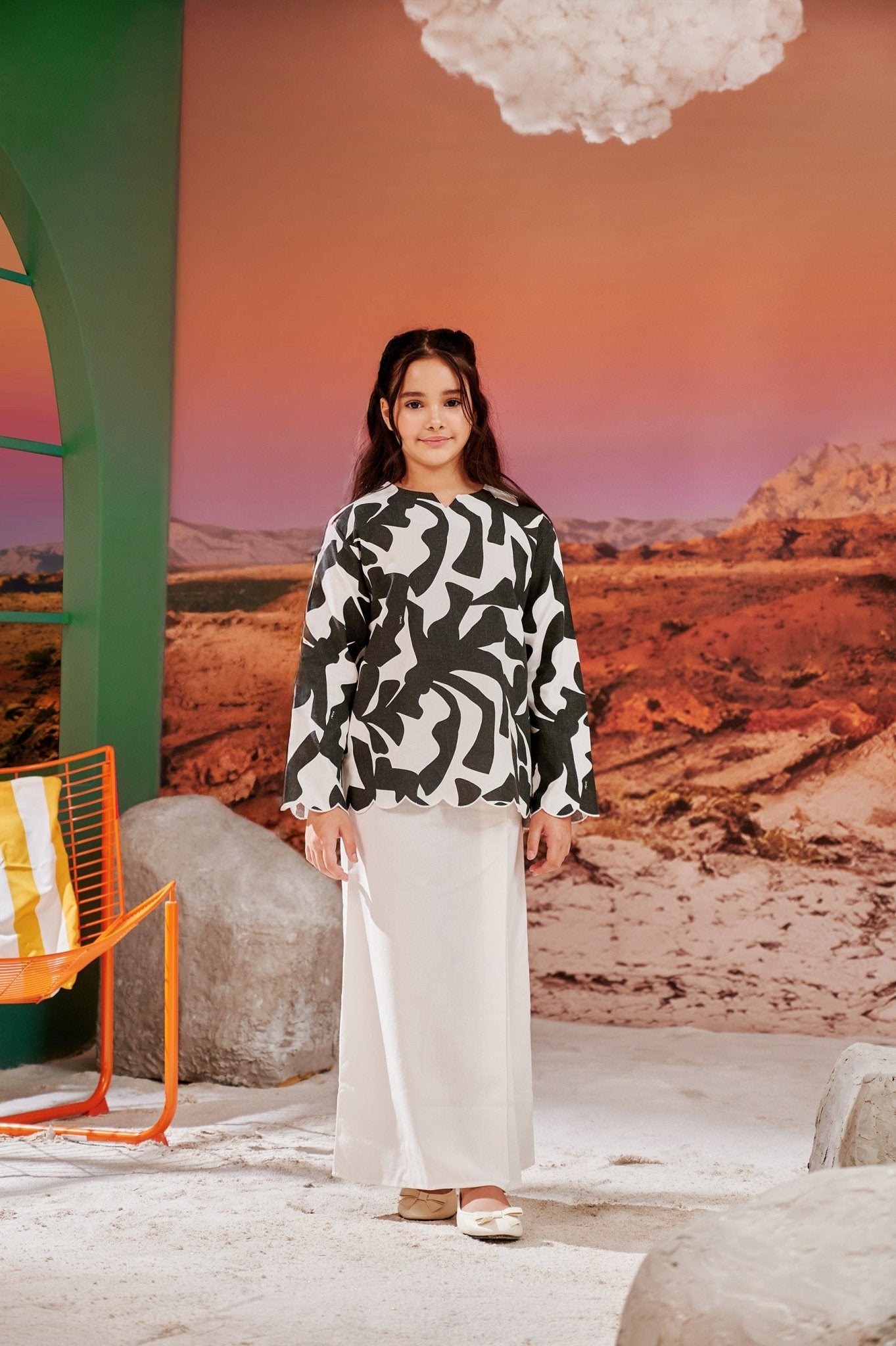 The Oasis Girl Kurung Top with Scallop Embroidery Shadow Print - Umbi