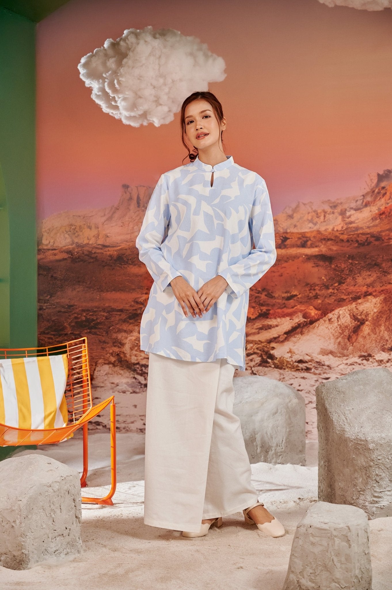 The Oasis Women Classic Skirt White - Umbi