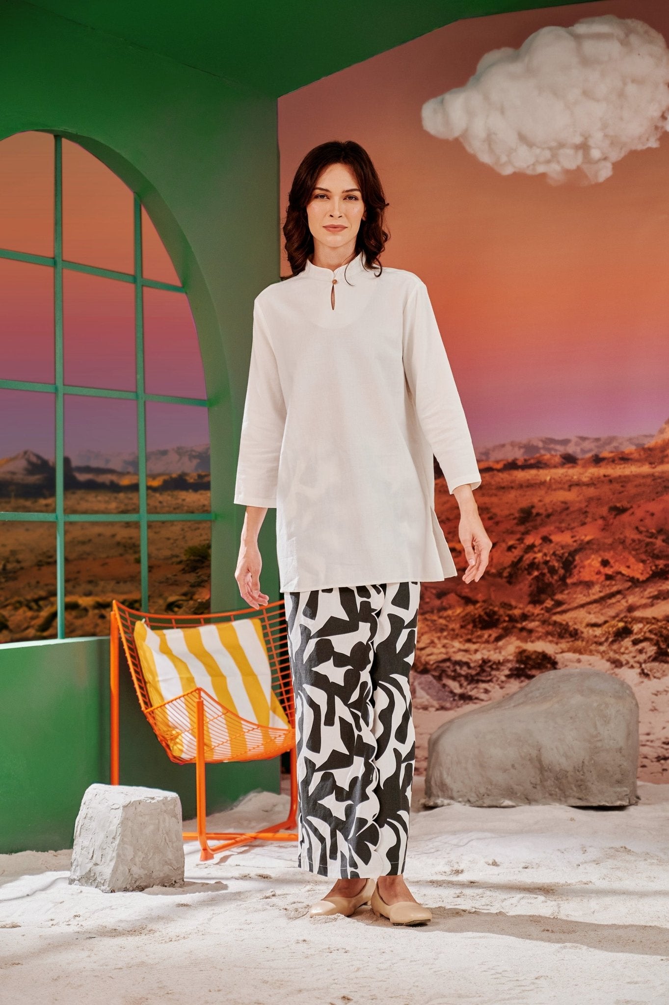 The Oasis Women Classic Skirt with Scallop Embroidery Shadow Print - Umbi