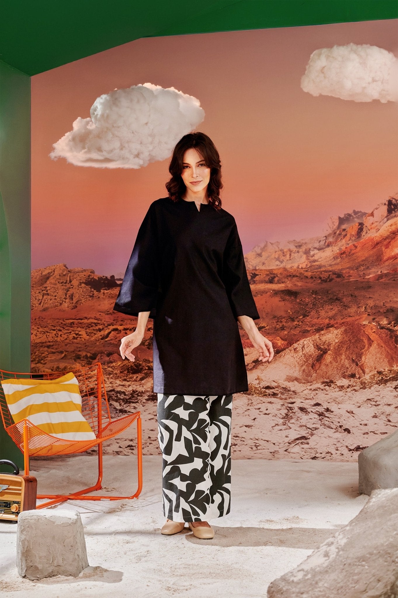 The Oasis Women Long Kurung Blouse Black - Umbi