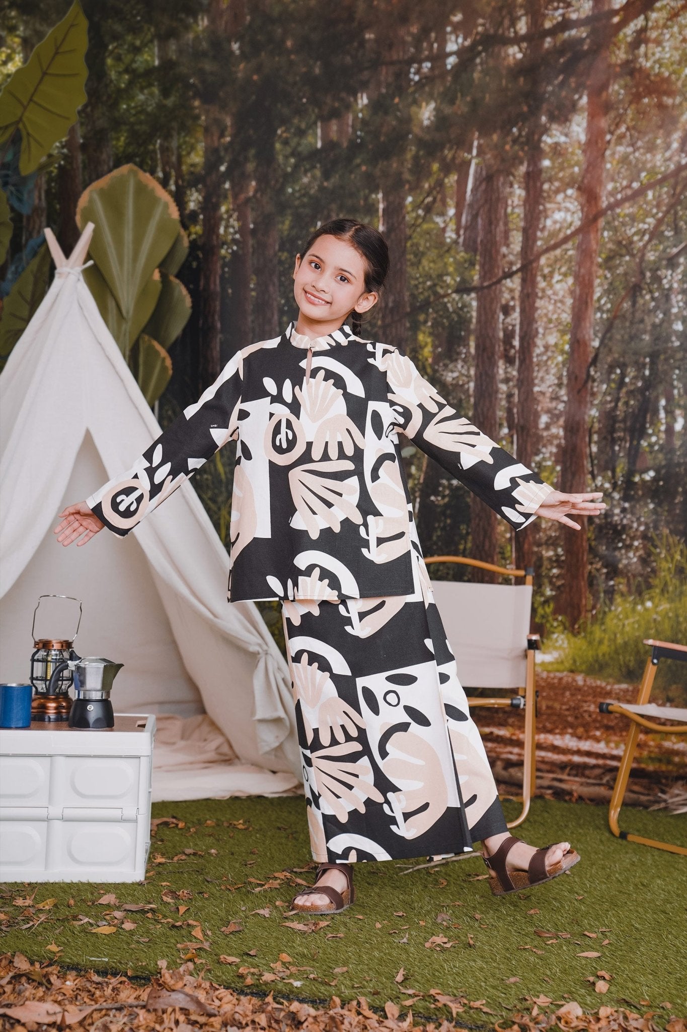 The Rimba Raya Girl Mandarin Collar Kurung Top Cempaka Print - Umbi