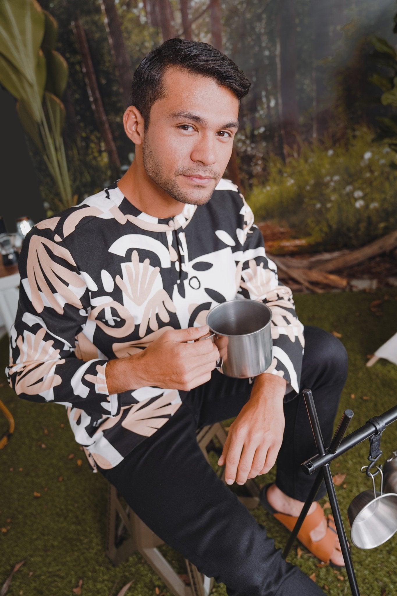 The Rimba Raya Men Modern Teluk Belanga Top Cempaka Print - Umbi