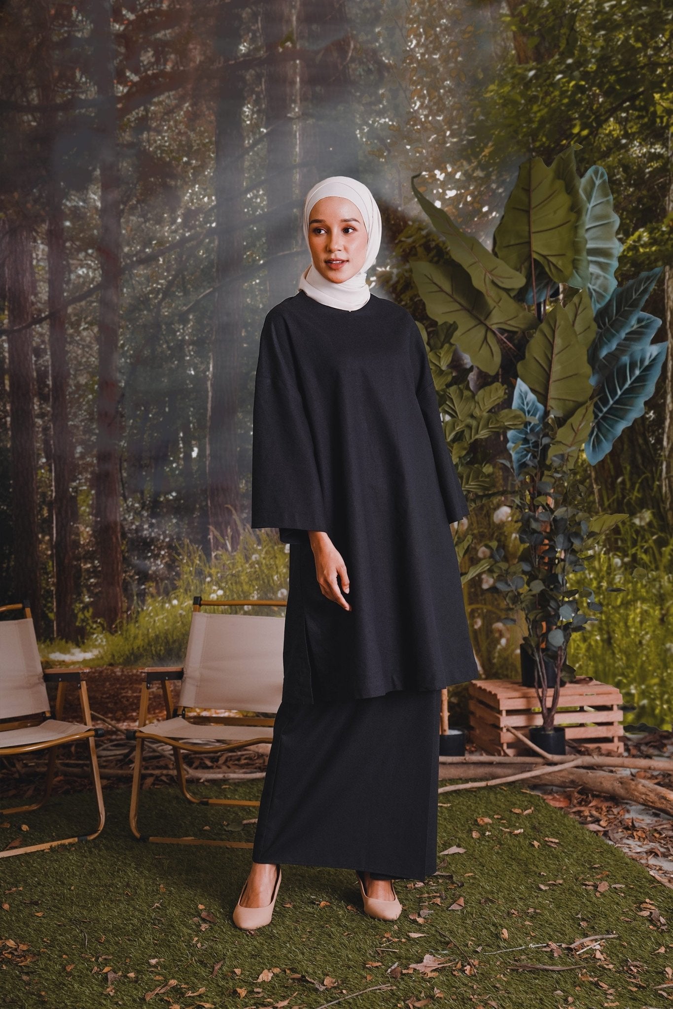 The Rimba Raya Women Long Kurung Blouse Black - Umbi