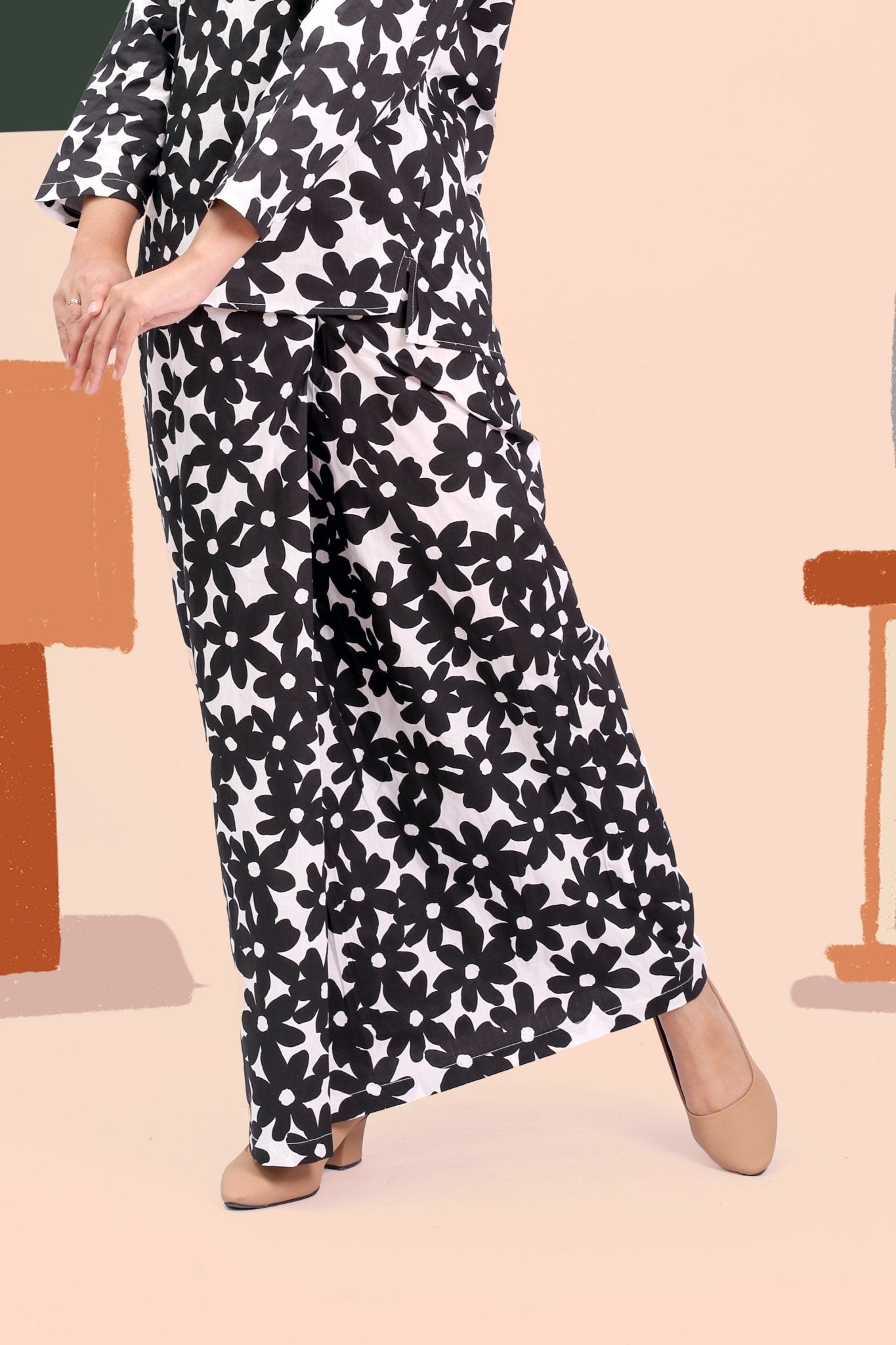 The Ruma Riang Women Classic Skirt Daisy Print - Umbi