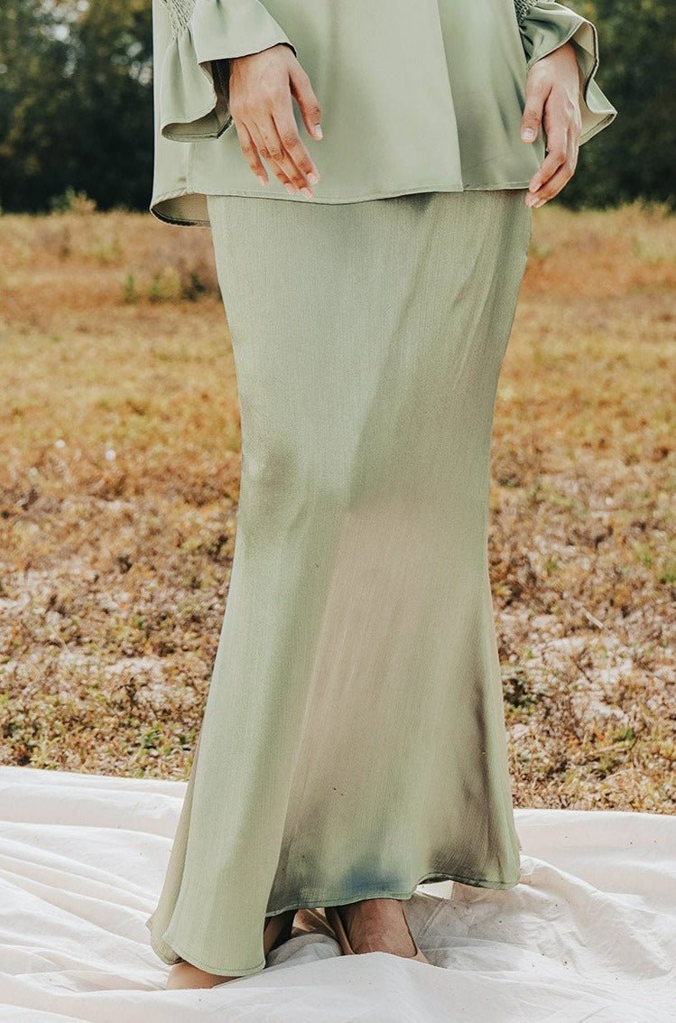 The Shawwal Collection Women Mermaid Skirt Matcha Green Satin - Umbi