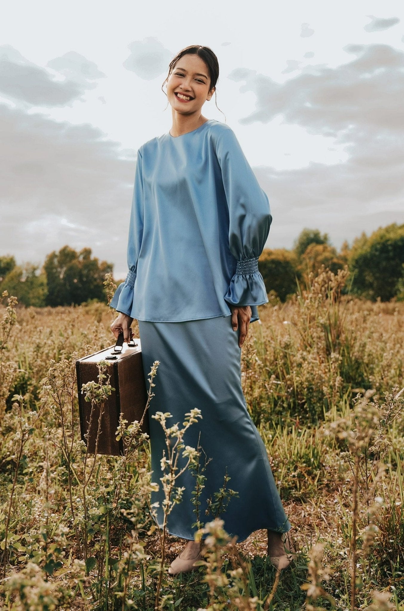 The Shawwal Collection Women Ruffle Sleeves Blouse Pigeon Blue Satin - Umbi