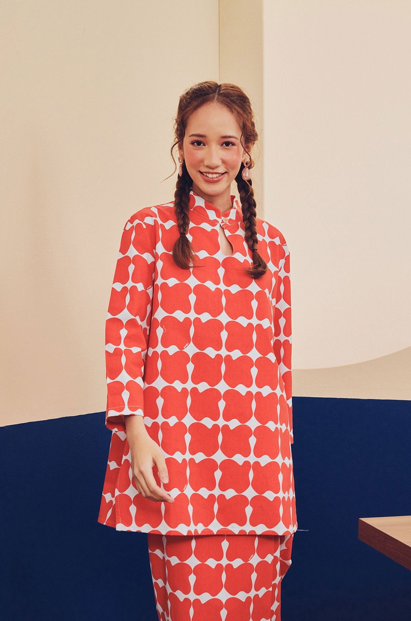 Women Mandarin Collar Kurung Blouse Bubblegum Print - Umbi