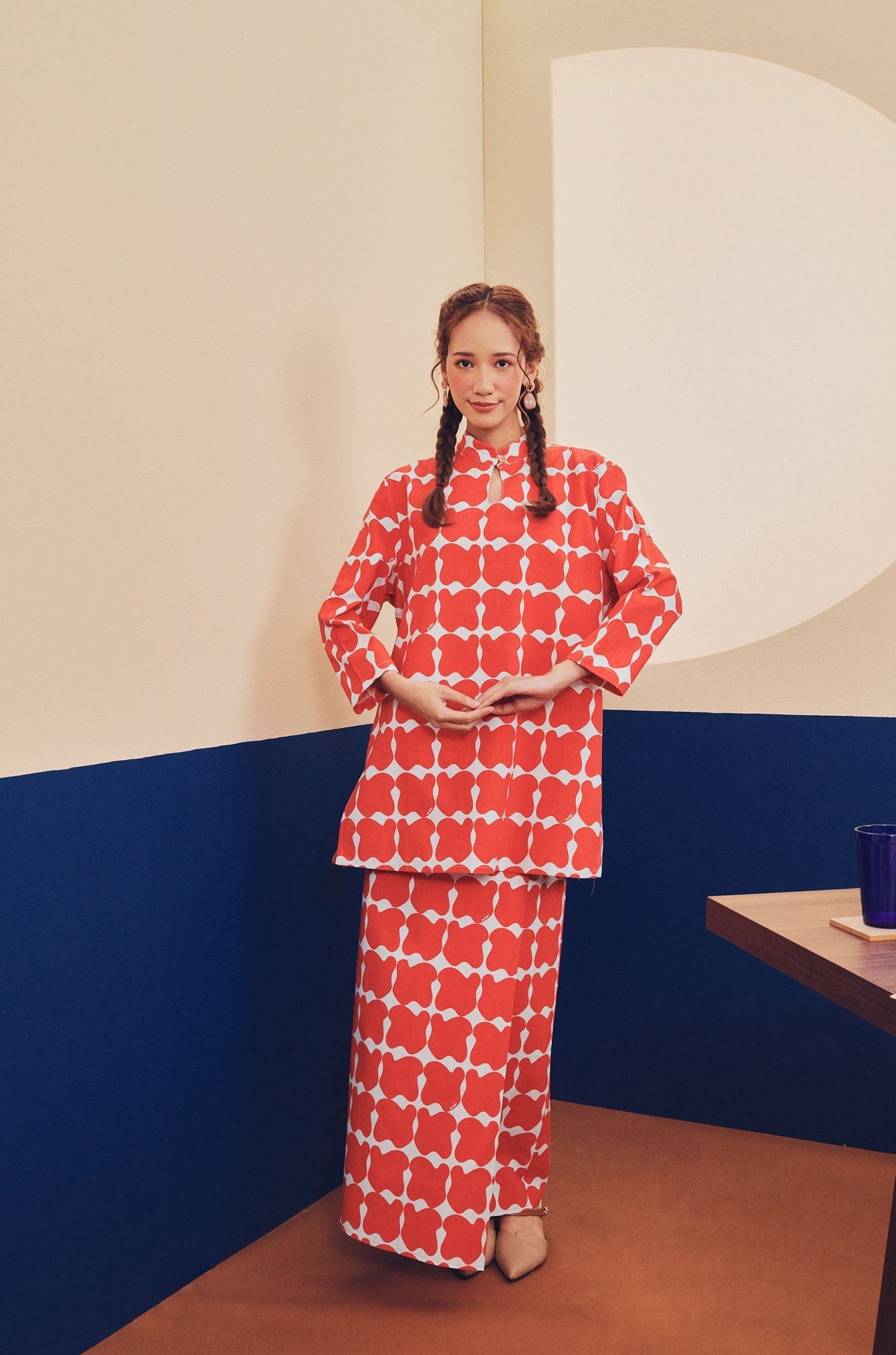 Women Mandarin Collar Kurung Blouse Bubblegum Print - Umbi
