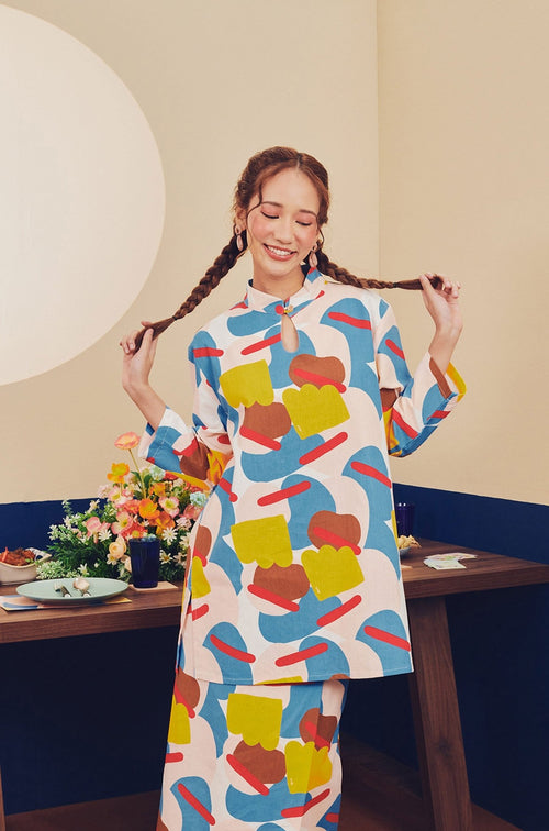 Women Mandarin Collar Kurung Blouse Jellybean Print