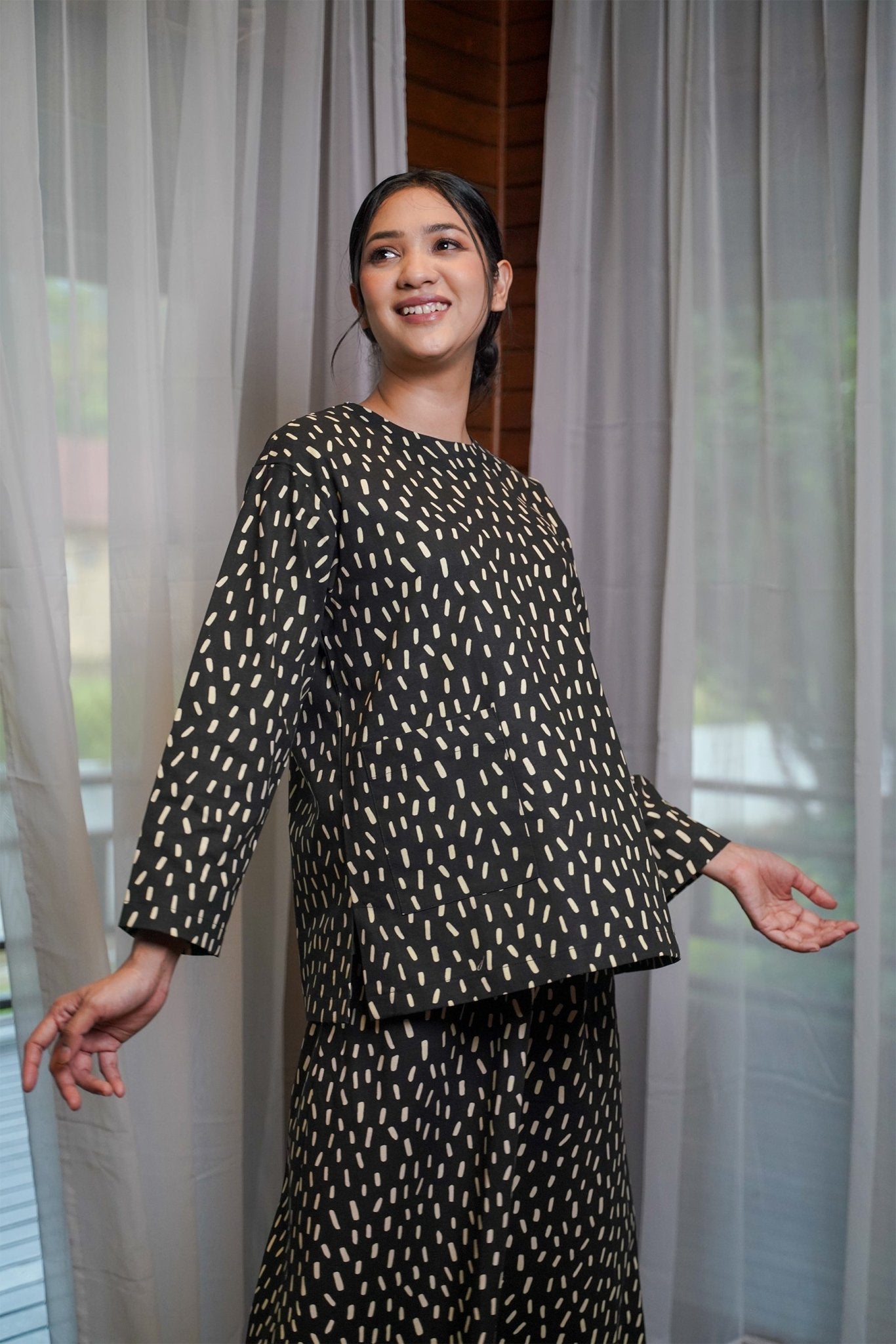 Women Pair Pockets Boxy Blouse Sprinkle Print - Umbi