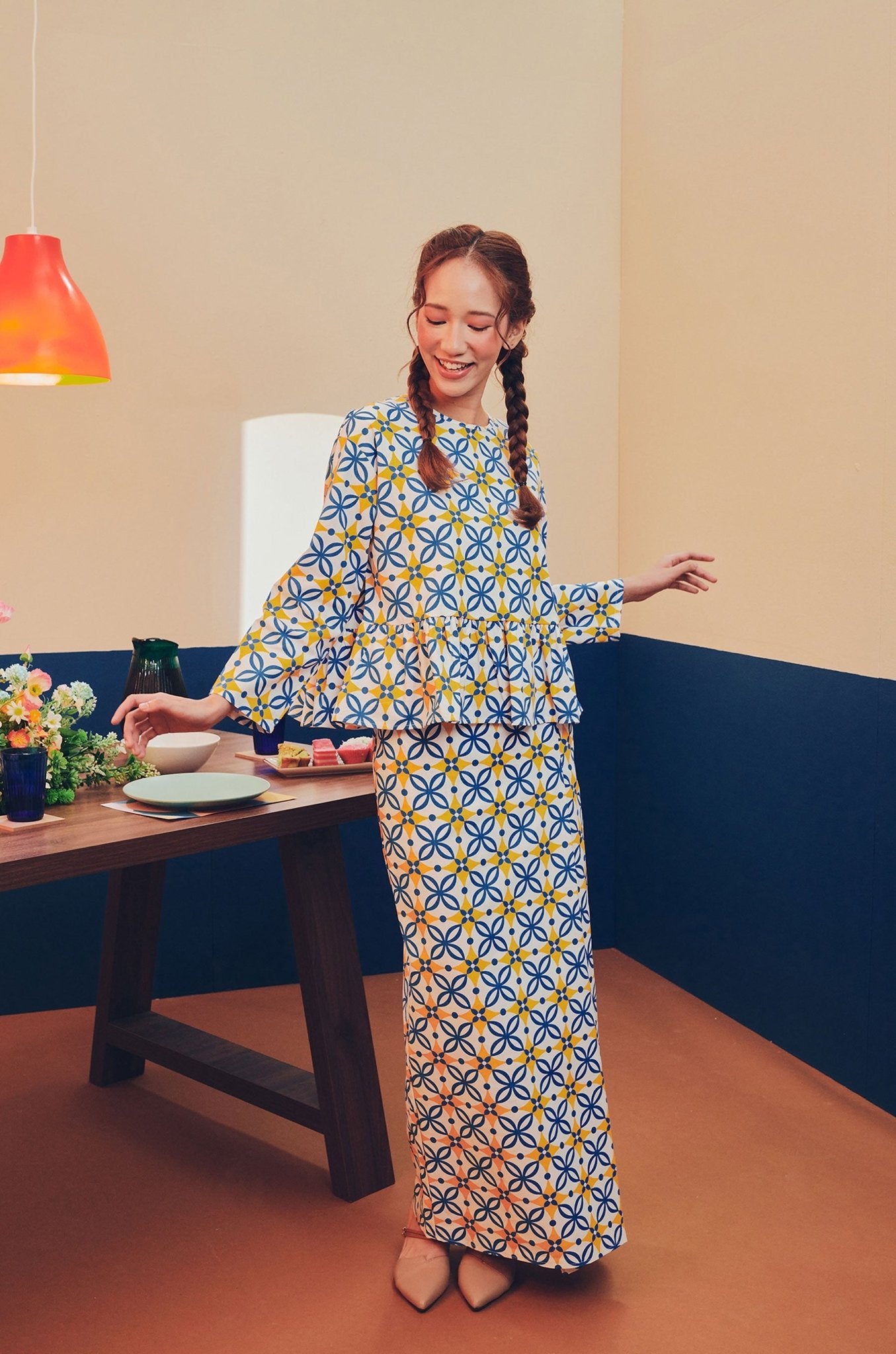 Women Petit Ruffle Blouse Popcorn Print - Umbi