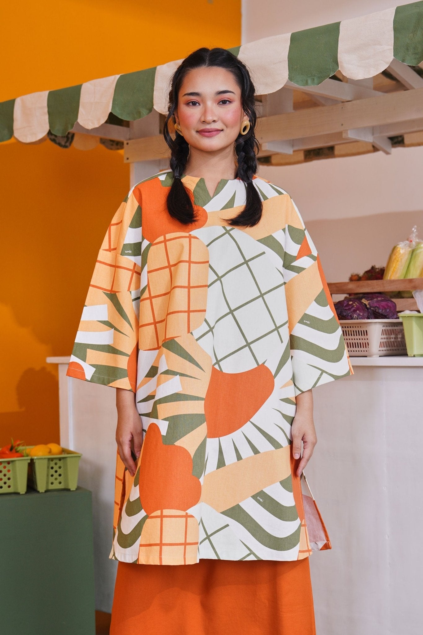At The Market Collection Women Long Kurung Blouse Sunflower Print - Umbi