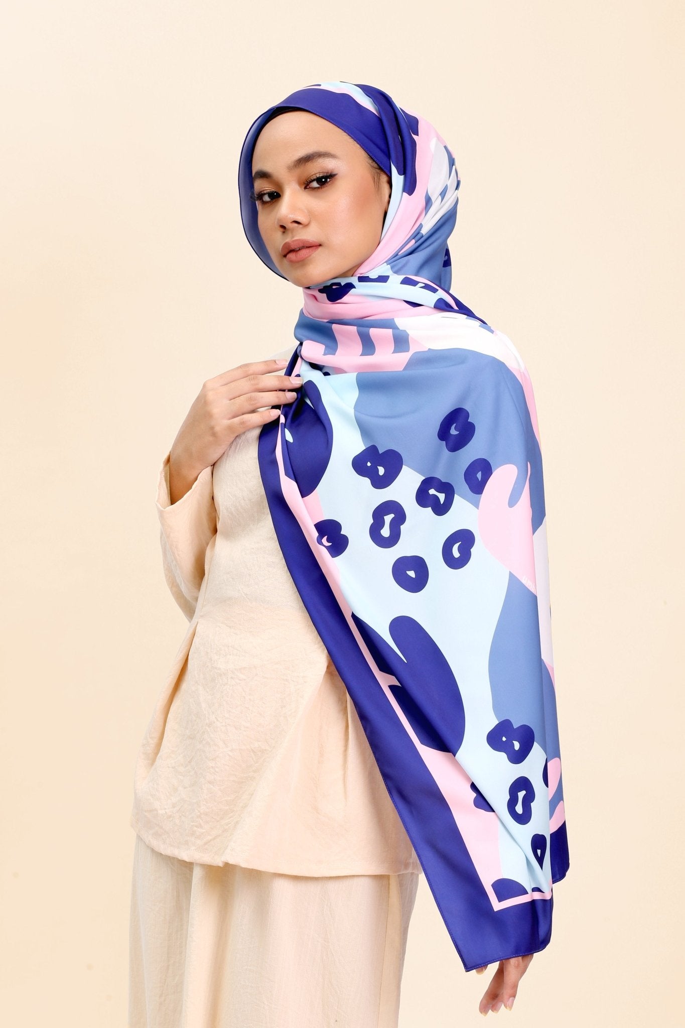 The Selesa Shawl Coral Print - Umbi
